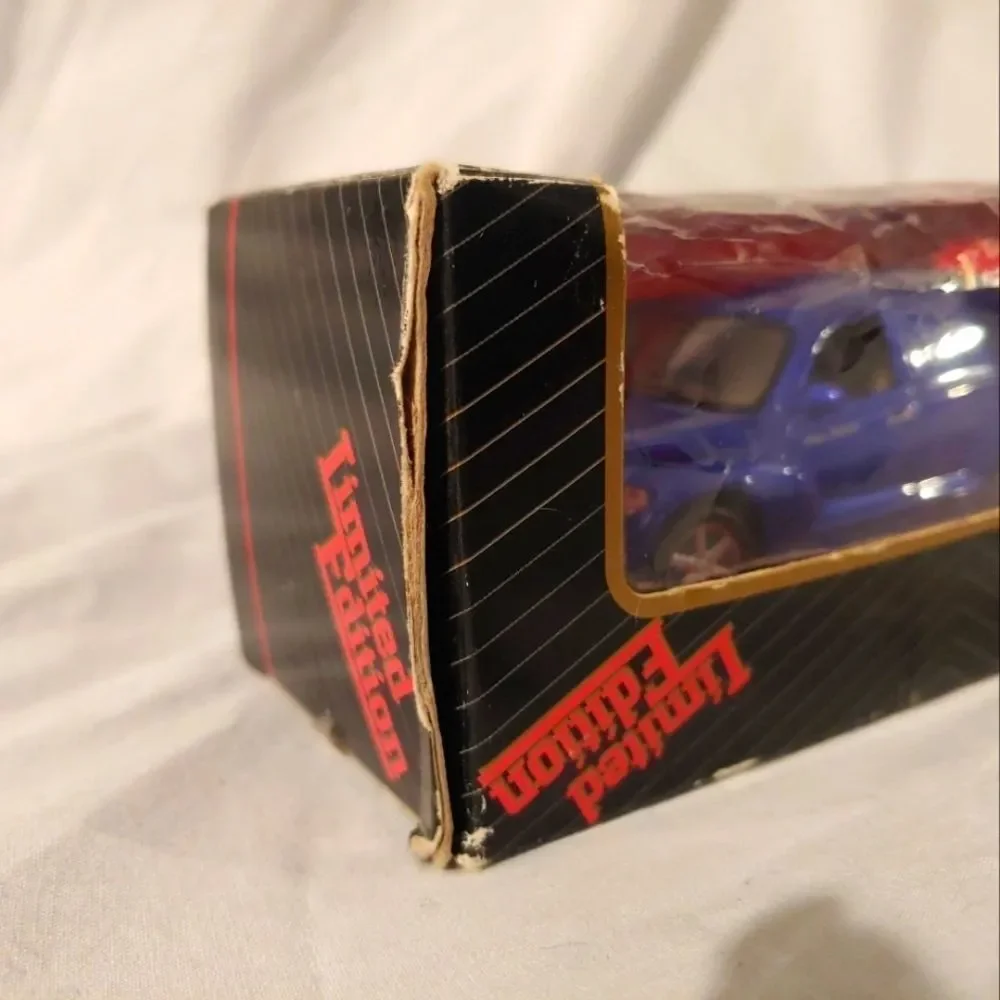 2000 LIMITED EDITION BLUE CHRYSLER PANEL CRUISER 1/39 SCALE DIECAST CAR